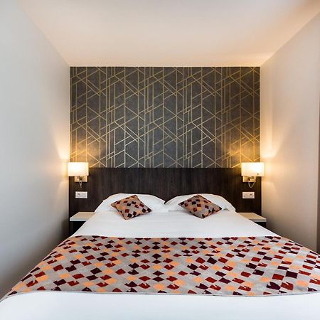 Brit Hotel Ploermel - Hotel De L'Hippodrome エクステリア 写真